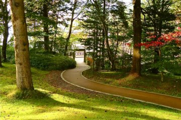 Path to the lake from the hotel garden