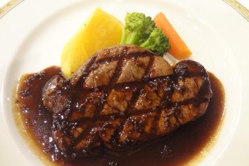 A very tasty steak dinner