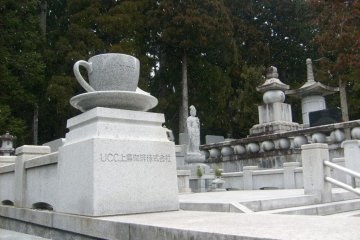 <p>A number of companies keep plots here for former employees</p>