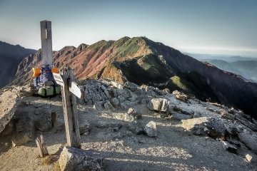  Reaching the summit of Kumasawa-dake