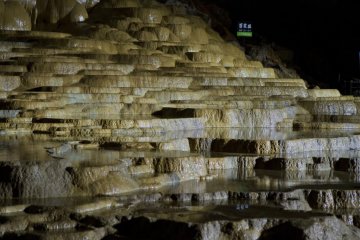 <p>Les 100 soucoupes s'offrent &agrave; vous</p>
