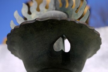 details of the lantern under the statue