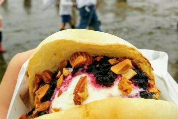 The famous ice cream burger!