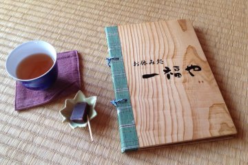 <p>A lunch menu is available, but if you want the special lunch you'll have to reserve in advance.</p>