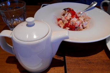 The strawberry ice cream is awesome, it complemented the sourish yet pleasant taste of the pasta and the appetisers.