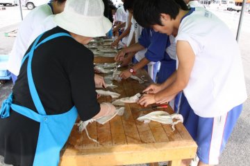 Preparing the squid