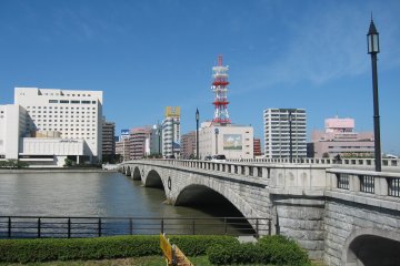 Jembatan Bandai dekat Dermaga Bandai