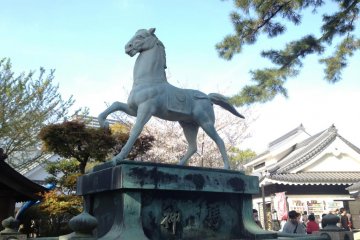 Statue of a horse outside the shrine at the base of Okazaki Castle.