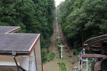 Chair-lift up to the ridge of the mountain