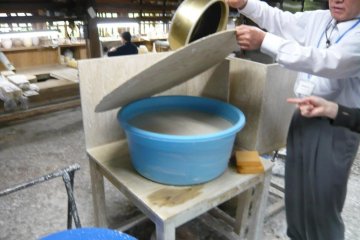 Glazing liquid compound