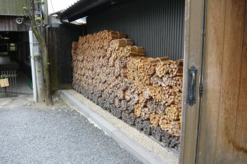 Japanese red pine used to fire ceremics