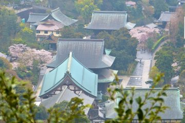 View of Kencho-ji from Hanzobo