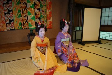 After their dance, the maiko will then sit in seiza, and converse with customers
