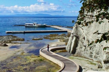 This is a beautiful and peaceful place to visit on a sunny day.