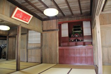 The Nibanza alter room leading to the Ichibanza guest room.