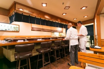 The interior of Sukiyabashi Jiro