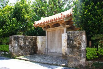 <p>The Seimon, as seen from outside of Shikinaen Garden served as the main gate to the royal garden</p>