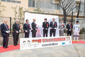 Ceremonia: la nueva estatua de Captain Tsubasa