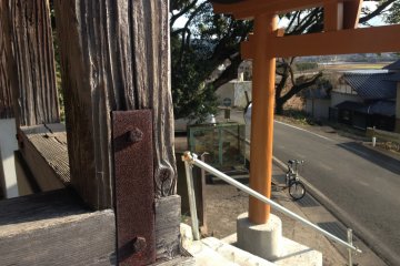 Amazing woodwork at Katashiwa Inari Shrine