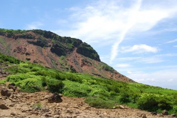 Ruang luas dan langit terbuka berwarna biru di Gunung Zao