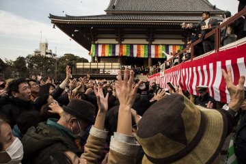 The event can get rowdy as people hope to catch beans thrown by their favourite celebrities. Everyone, including the elderly, are energetic and would compete to pick up packets that have fallen on the floor.