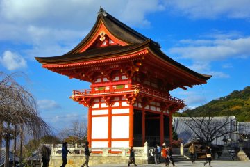 Temple entrance of Kiyomizu-dera