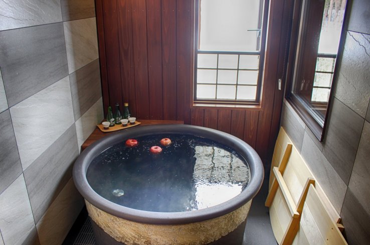 Shinshu apples and sake provide the perfect soak