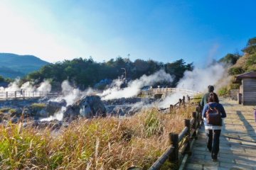 Walkway along Jigoku Onsen