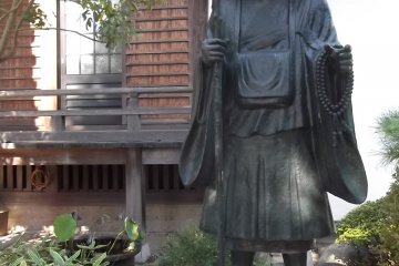 A statue of a pilgrim