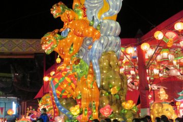 There were many large lanterns