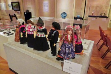 Dutch Dolls