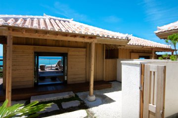 Deep baths with panoramic views, including those on the rooftop terrace that can be reserved for private use