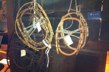 These things are traditional snowshoes. We can't talk about this town in Tohoku without mentioning a lot of snow in winter