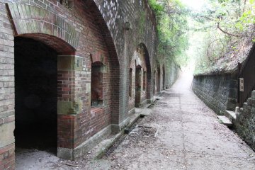 Play hide and seek in an abandoned fort on the Tomogashima Islands