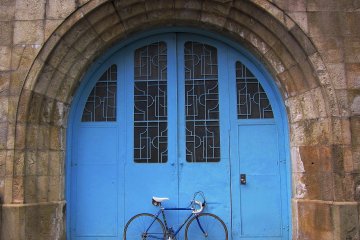 Osaka and neighbouring Kyoto are filled with quiet and level alleyways, making it perfect for cycling