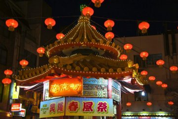 Beautiful lamps at the Nankinmachi Square, Motomachi