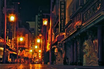 Dark alleys and sodium lighting, night-time in the Motomachi district