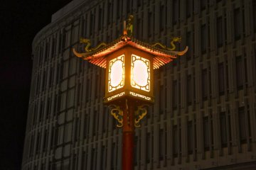 Sodium lamps of Chinatown
