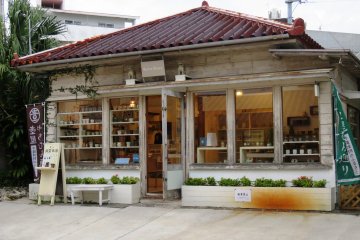 Okinawa Pottery Street