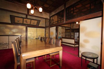 Inside a mix of Japanese and Western style, although Japanese is predominant