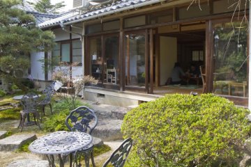 Looking into Hotori Tei's cafe space