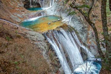 When ascending up the valley walking trail, it is possible to see these falls from a different angle 