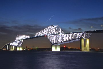 Tokyo Gate Bridge Saat Malam