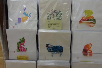 Berbagai kartu pos bermotif lucu yang terbuat dari washi 