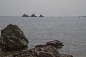 The boulder beach is great for fishing and playing on