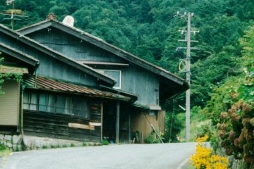 What lies beyond the bend on the road to Tsumago