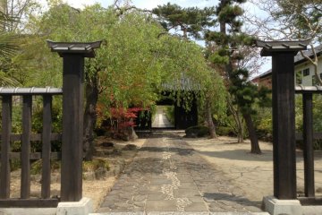The front of the temple looks somewhat unimpressive. Walk up the path and stairs (or secret garden route) and you will soon be rewarded.