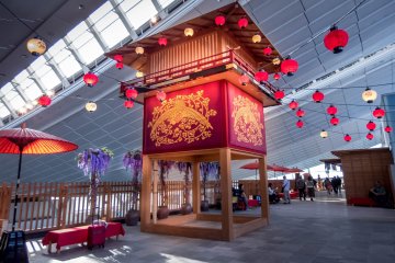 This market place soon leads into 'Edo-Komachi', an impressive replica of an Edo-period town