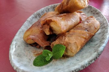 Banana spring rolls - the perfect sweet treat!