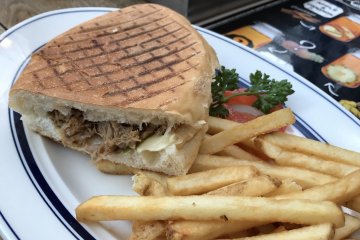 The cubano sandwiches here are worth coming back for!